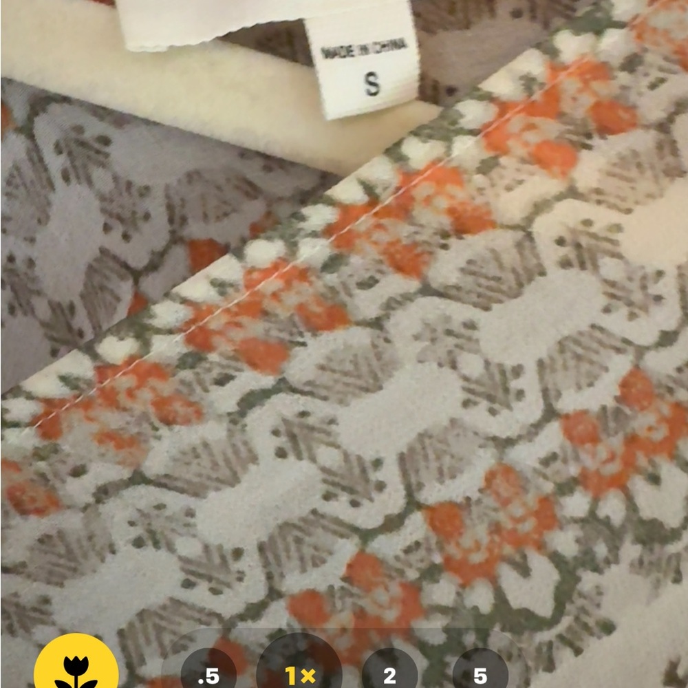 Vince Camuto Floral Patterned cover